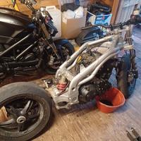 Parti di ricambio per Triumph Speed Triple 2001