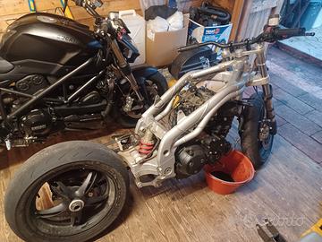 Parti di ricambio per Triumph Speed Triple 2001