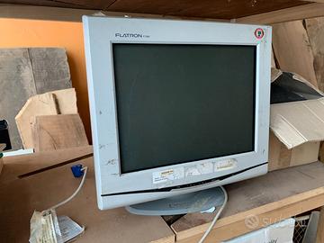 MONITOR LG FLATRON F700B NON TESTATO