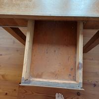 tavolino in legno con cassetto 