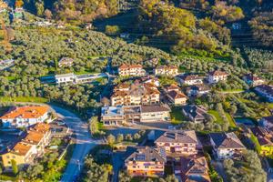 3 LOCALI A ARCO