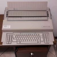 Macchina da scrivere  Olivetti ET 2200