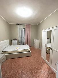 Stanza singola x donna in centro 230