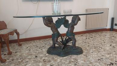 tavolo in cristallo molto con putti 