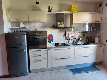 Cucina completa di elettrodomestici