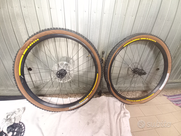 Freni sram, amotizatore fox, cerchi 29