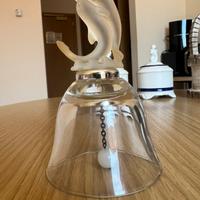 Campanella in vetro con delfini da collezioni