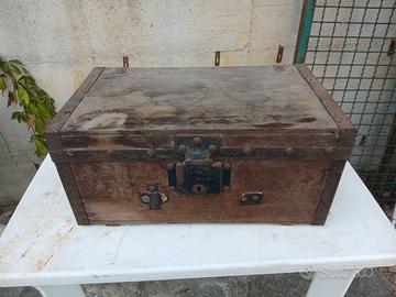 Baule in legno Antico, rinforzi metallo Cm 50x29xh