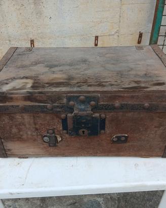 Baule in legno Antico, rinforzi metallo Cm 50x29xh