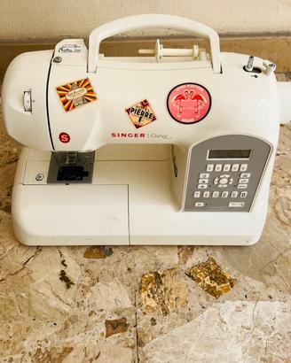 Singer Curvy 8770 computerizzata + accessori