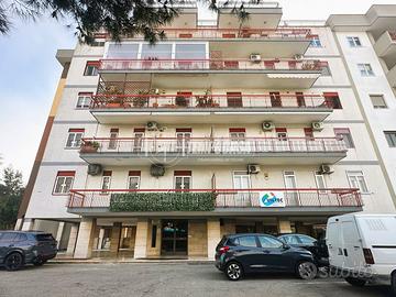 AMPIO QUADRILOCALE CON CANTINA E 2 P. AUTO, VIA TO