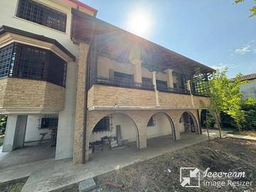 Villa di 321 m² con più di 5 locali e box auto dop