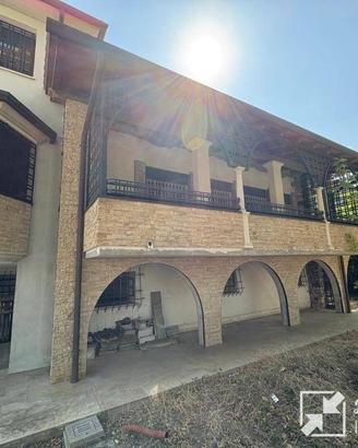 Villa di 321 m² con più di 5 locali e box auto dop