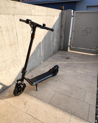 Monopattino nuovo NIU KQi 100F con manubri pieghev