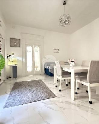 5 LOCALI A NAPOLI