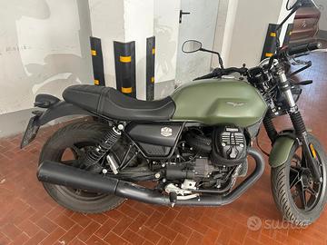 Moto guzzi v7 stone