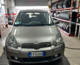 Toyota Yaris TS, anno 2005;