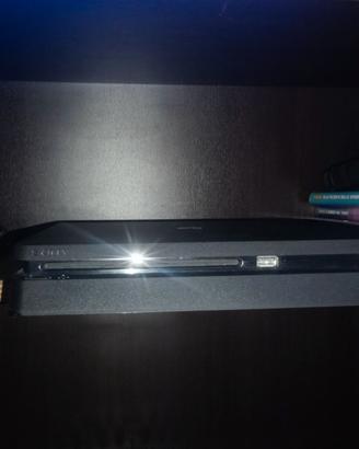 PlayStation 4 Slim + controller + 3 giochi