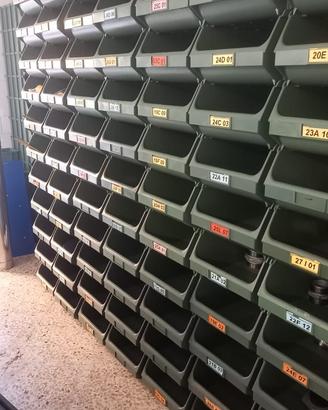 Contenitori a bocca di lupo - cassette impilabili