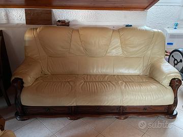 Divano in cuoio caribù e legno