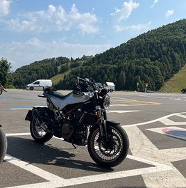 Husqvarna Svartpilen Vitpilen 401