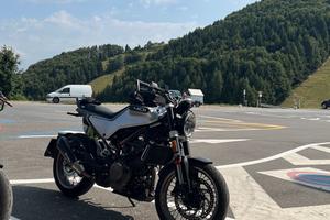 Husqvarna Svartpilen Vitpilen 401