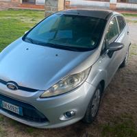 Fiesta 1.4 diesel con gancio e carrello