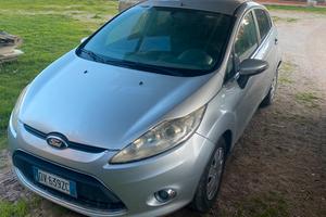 Fiesta 1.4 diesel con gancio e carrello