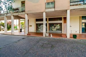 NEGOZIO A CREMA