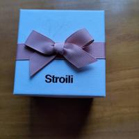 Scatola bianca Stroili Ori con fiocco rosa