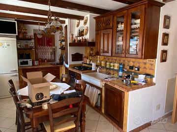 Cucina in muratura country-classico