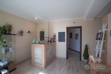 Locale centro estetico/studio medico