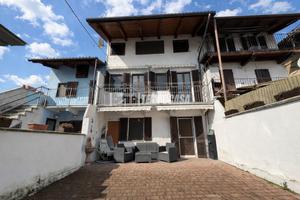 SOLUZIONE INDIPENDENTE RISTRUTTURATA CON CORTILE P