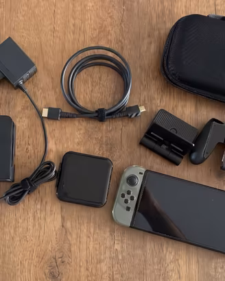 Nintendo Switch OLED + Micro SD 512GB & Accessori