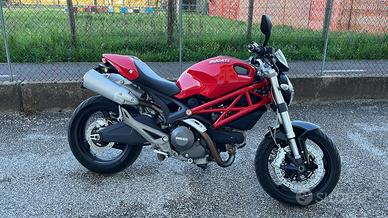 Ducati Monster 696 Plus