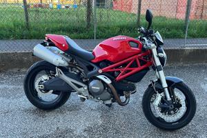 Ducati Monster 696 Plus