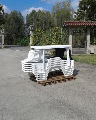 lettini prendisole + tavolo con sedie 