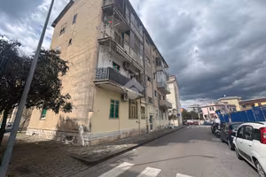 4 LOCALI A SALERNO