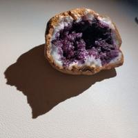Geode di quarzo con cristalli viola