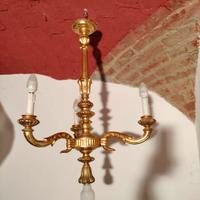 lampadario dorato a tre bracci e 4 luci 
