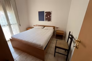 Stanza in appartamento trilocale lido adriano
