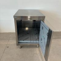 Tavolo armadiato inox ad 1 anta. Cm. 60x90x85H