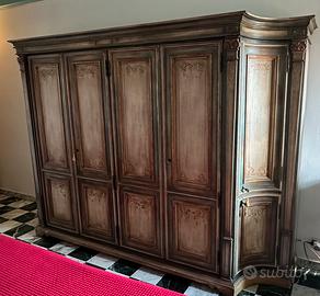 Armadio dipinto italiano