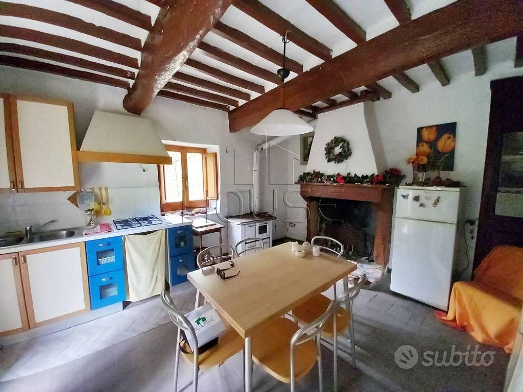 Rustico / Casale di 150 m² con più di 5 locali e b - Vista 3
