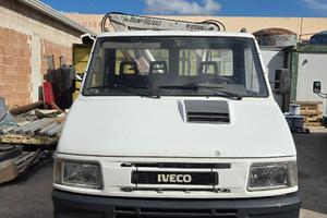 IVECO 35 CASSONATO CON GRU 2500 KG