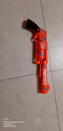 Pistola nerf collaborazion con fortinite .
