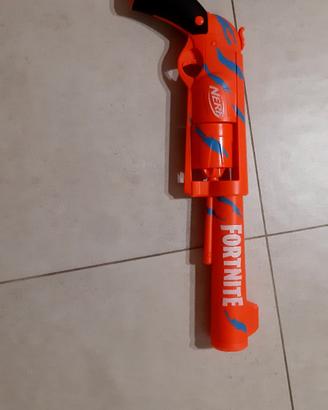 Pistola nerf collaborazion con fortinite .