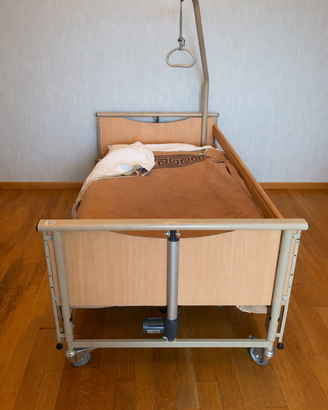 Letto ospedaliero  elettrico + girello + alzaWc