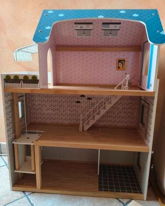 Casa delle bambole completa di mobili e accessori