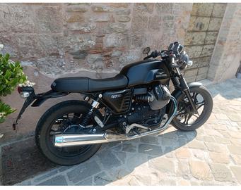 Moto Guzzi V7 stone